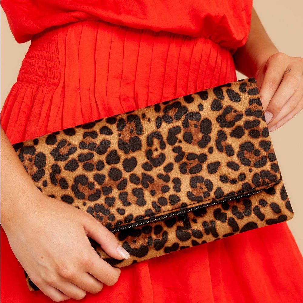Leopard clutch